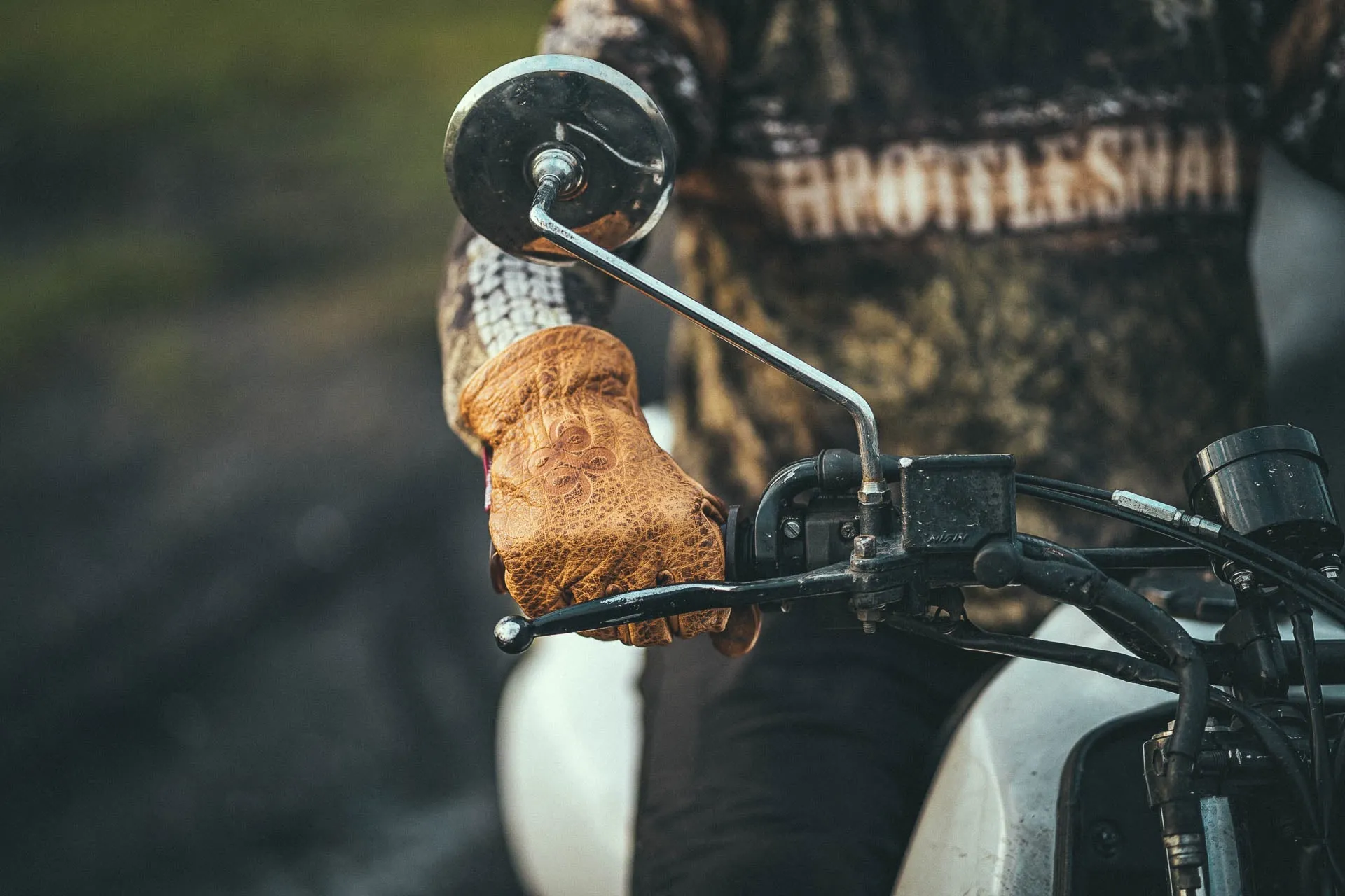 Camel Brown Buffalo Gloves † Road Roamer