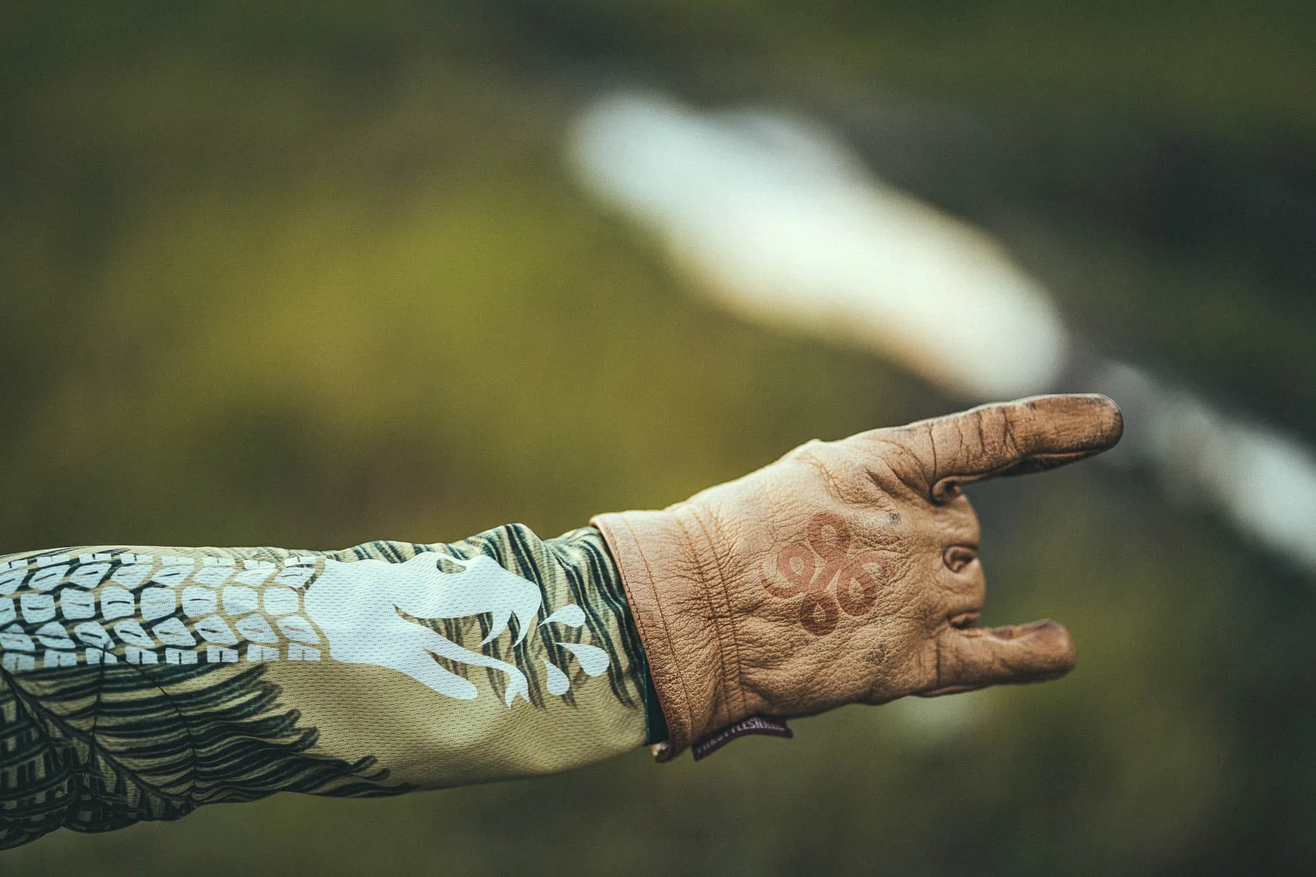 Camel Brown Buffalo Gloves † Road Roamer