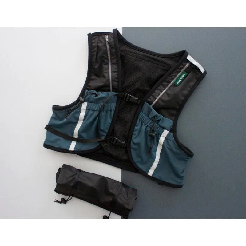 V3 Ultra Pack 8Litres - Black and Dark Grey