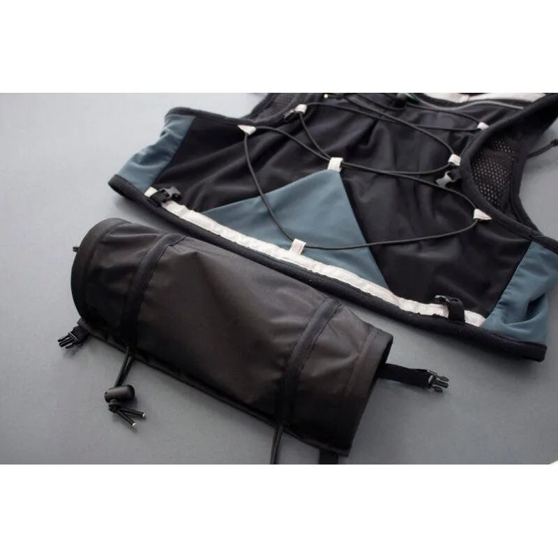 V3 Ultra Pack 8Litres - Black and Dark Grey